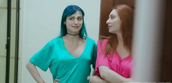  Sizzling stepsisters Lacy Lennon and Jewelz Blu have multiple orgasms